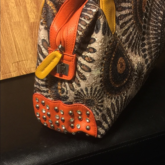 Handbag - Picture 3 of 5